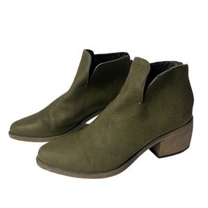 LD Tuttle women’s ankle boots olive green size 6